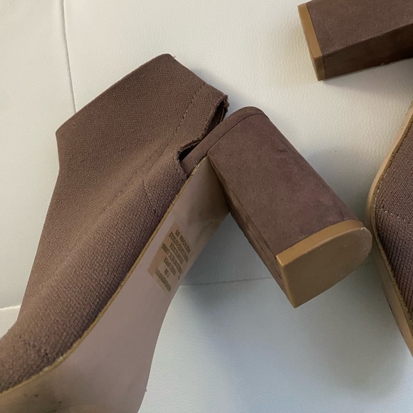 Steve Madden Mauve Neutral Knit Heels - Picture 11 of 11